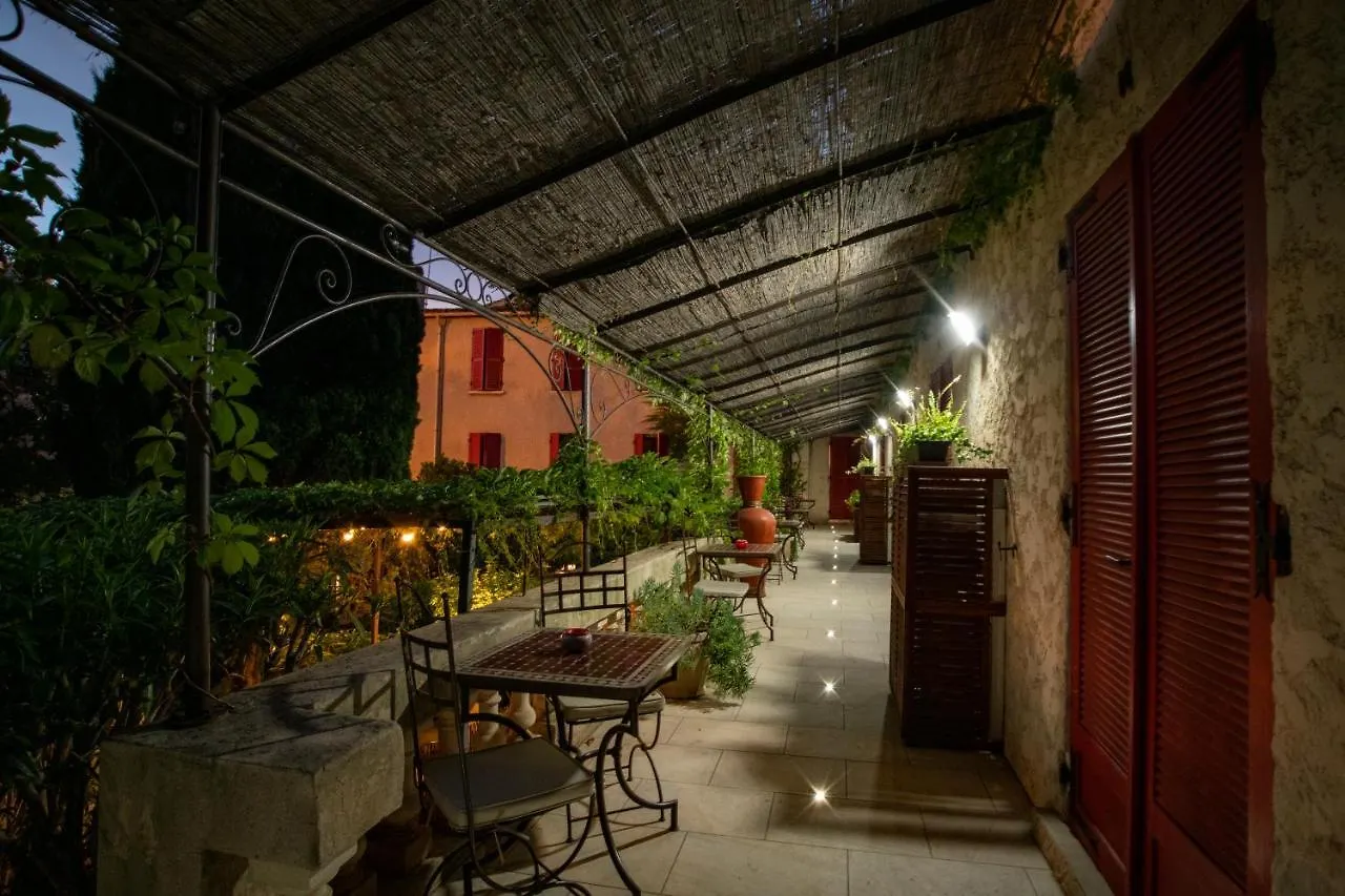 Hotel Les Orangers location