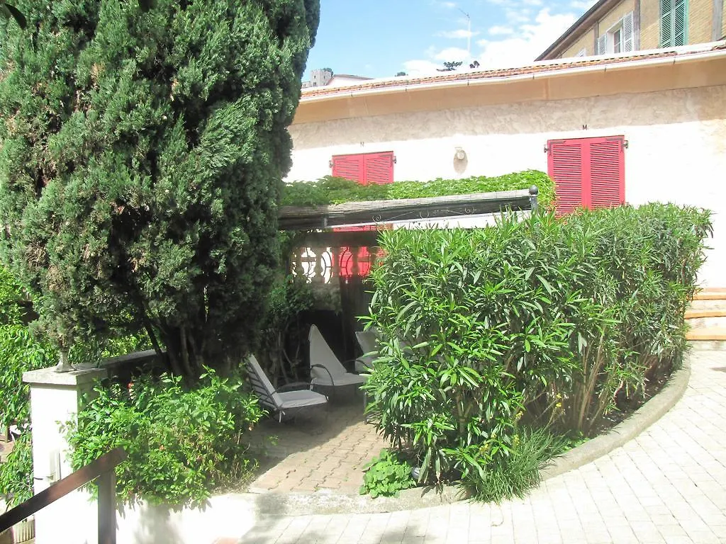 Hotel Les Orangers Hyeres 2*,
