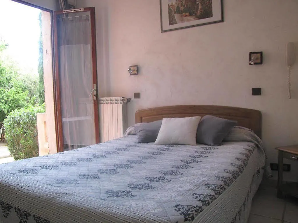 Hotel Les Orangers Йер Франция